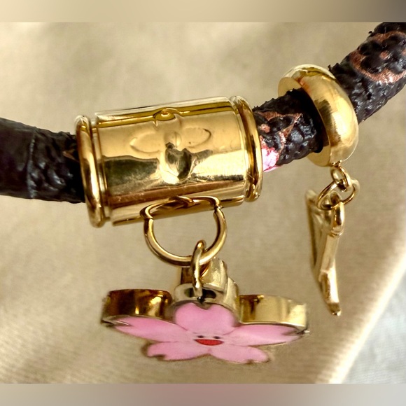 👑✅PRICE FIRM✅ Stylish Cherry Blossom Print Fashion Bracelet. Brand New! - Picture 5 of 17